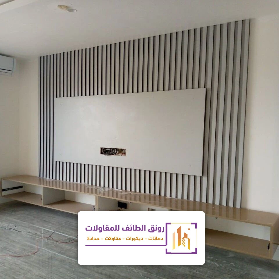 ديكورات شاشات خشبية بسيطة الحويه