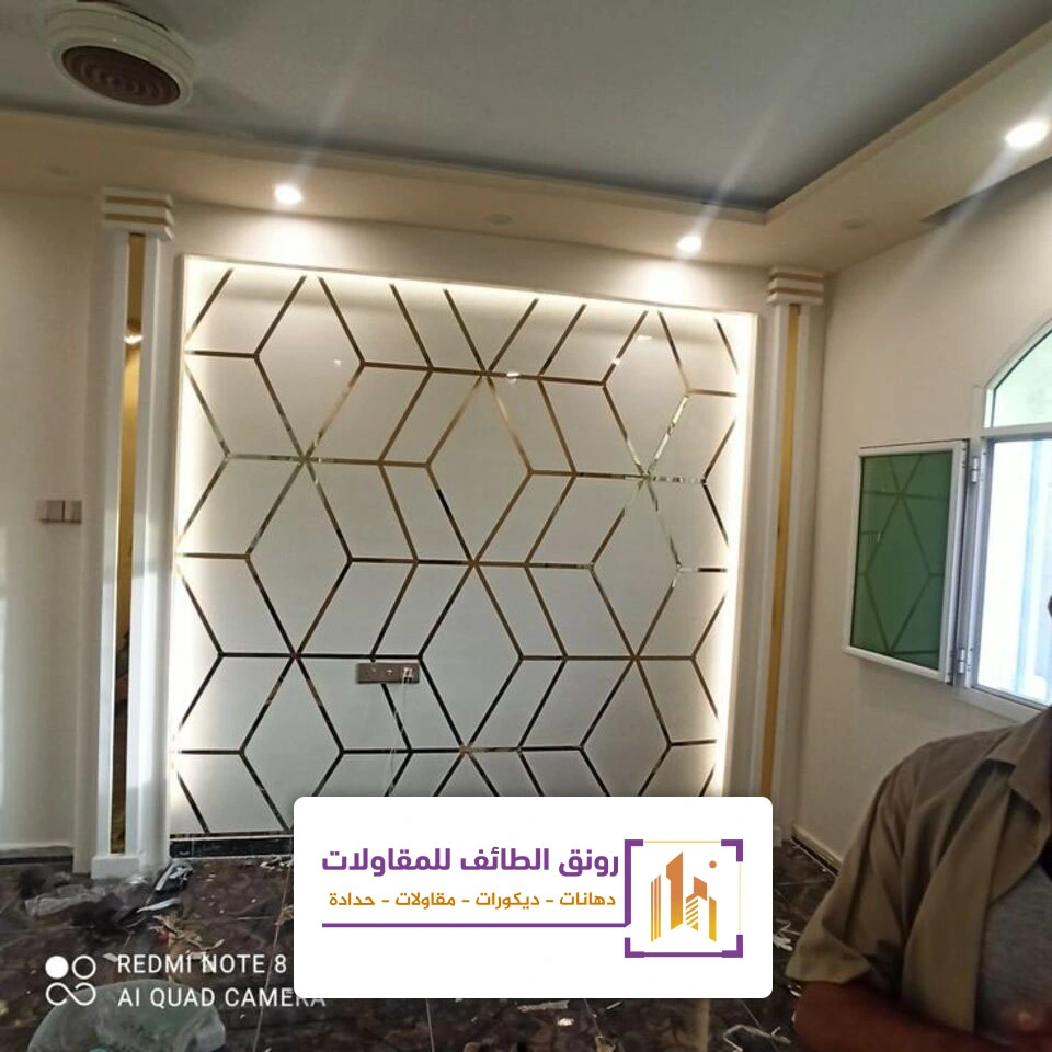 ديكور استيل ذهبي للجدران الطائف