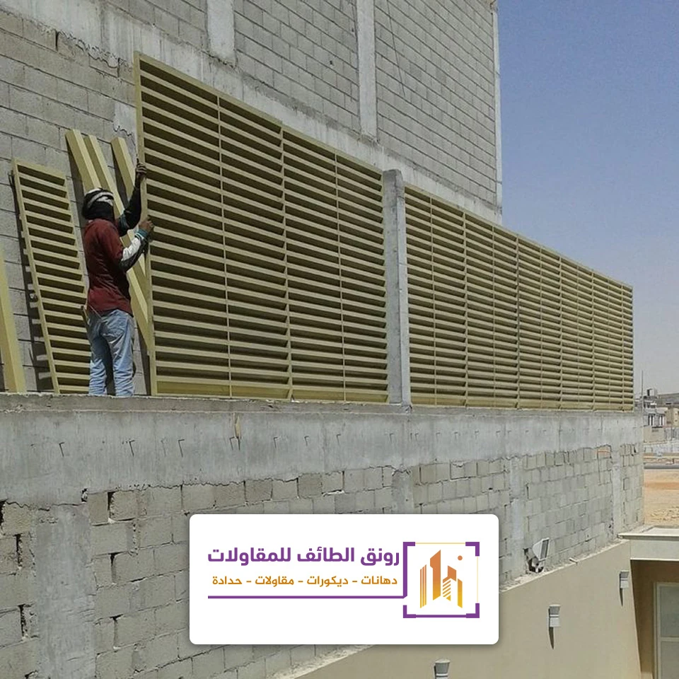 تركيب سواتر على السور بالطائف